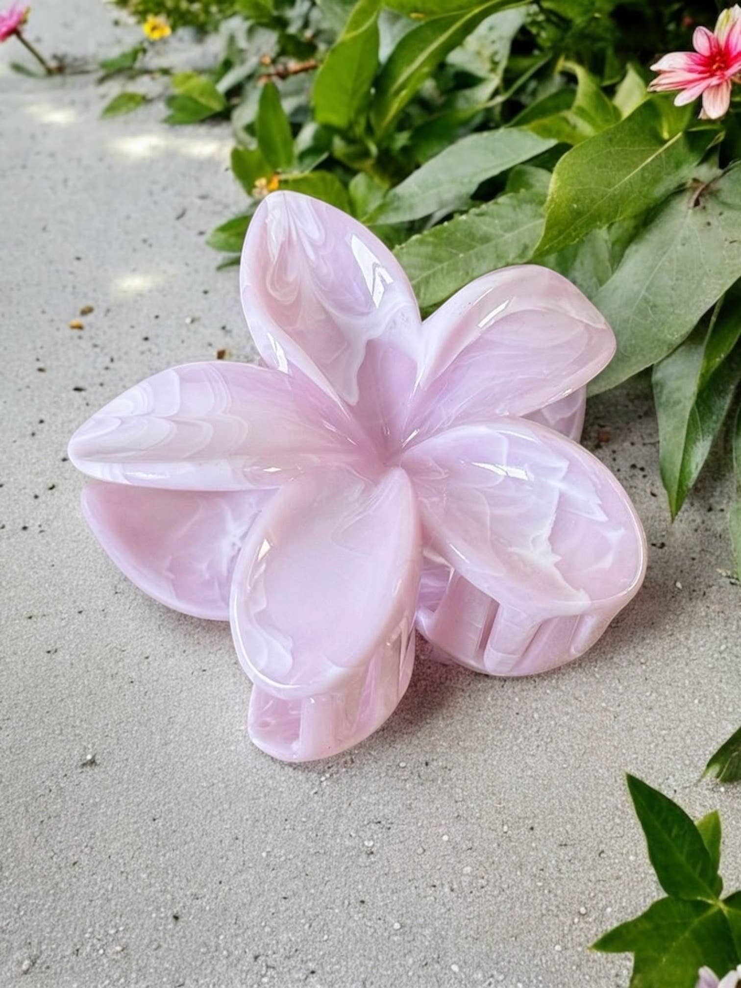flower-shaped hair clip